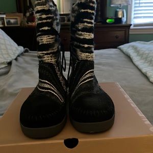 Toms Nepal boot, size 8.5